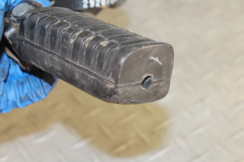 1980 KAWASAKI 750 LTD KZ750H LEFT FRONT FOOT REST PEG STEP - Изображение 4 из 4