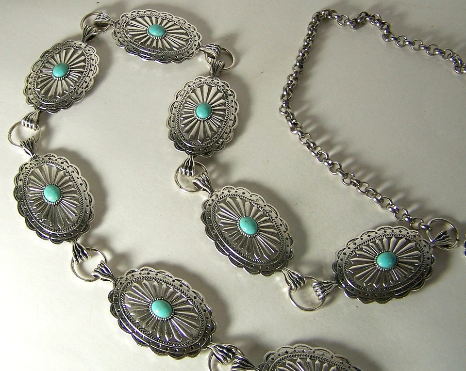 Cinturón cadena concho estilo suroeste tono plata e imitación turquesa 50" Foto 2 de 4