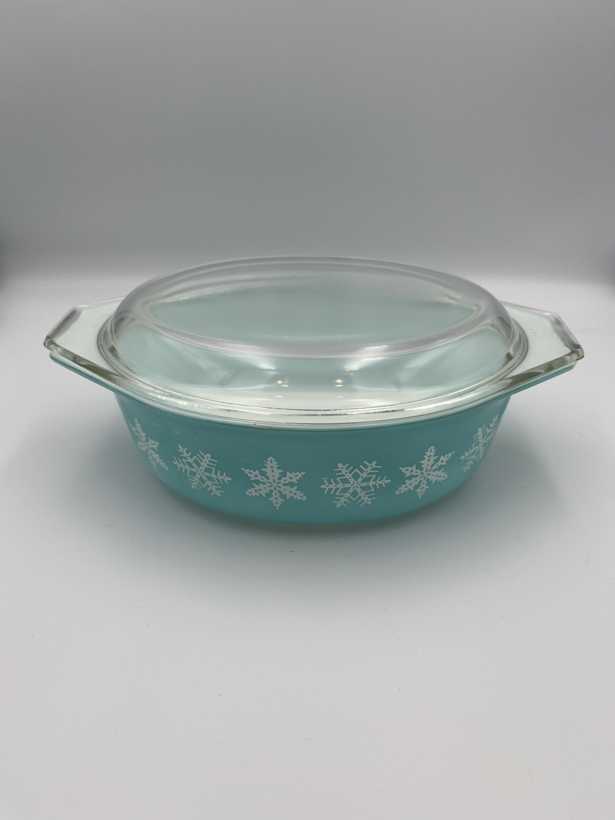 Vintage 60’s Pyrex Snowflake  Turquoise 1.5qt  Oval Covered Casserole 043 READ