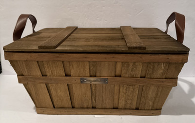 Harry And David Picnic Basket Large Lidded With Leather Handles 16  x 12  x 8 
