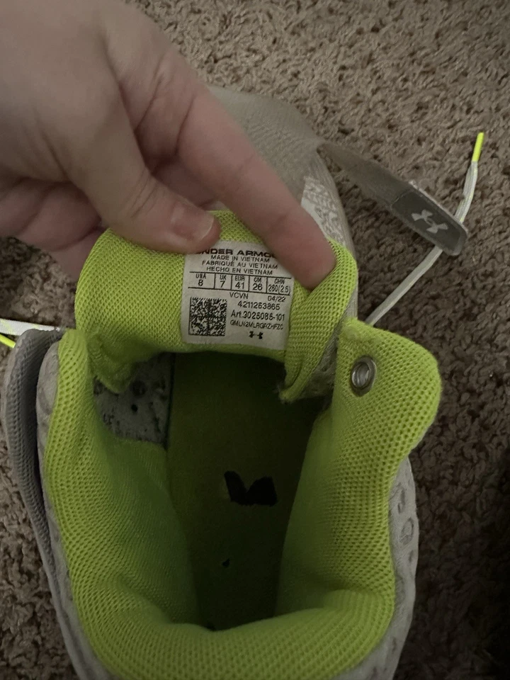 Botines de fútbol Under Armour, niños talla 8, blancos, amarillo neón Foto 4 de 4