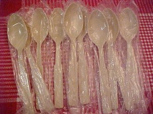 12 Vintage Plastic SPOONS Wendy's "Old Fashioned Hamburgers" Flatware Orig. Pkg.