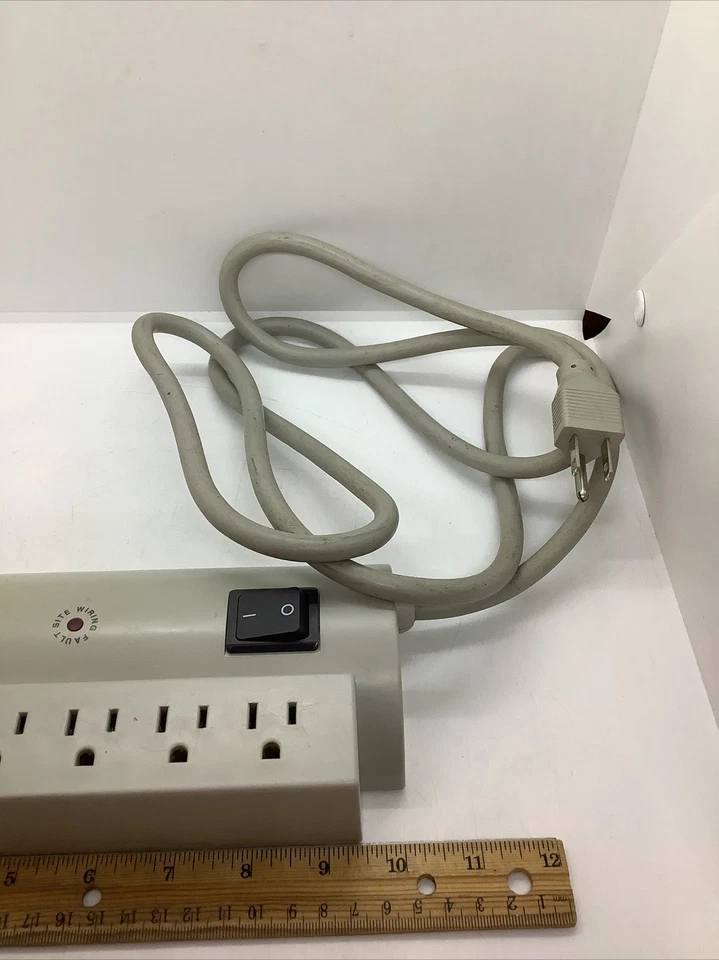 APC Professional SurgeArrest 7 Outlet Surge Protector Rated 120V 15A PER7 - Image 3 of 4