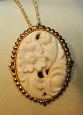 Lovely Bead Rim Shiny Goldtone Etch Cream Flowers Cameo Pendant Necklace Brooch