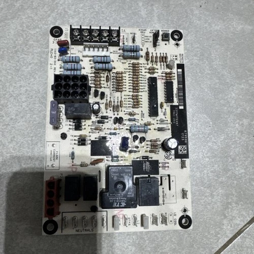 York Luxaire Coleman 1162-202 879598 Furnace Control Board 1162-83-202