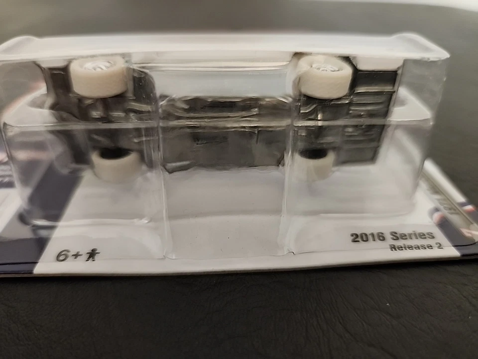 Johnny White⚡️Lightning Muscle Car 71 Montego acabado perla/neumáticos blancos/interior Foto 2 de 4