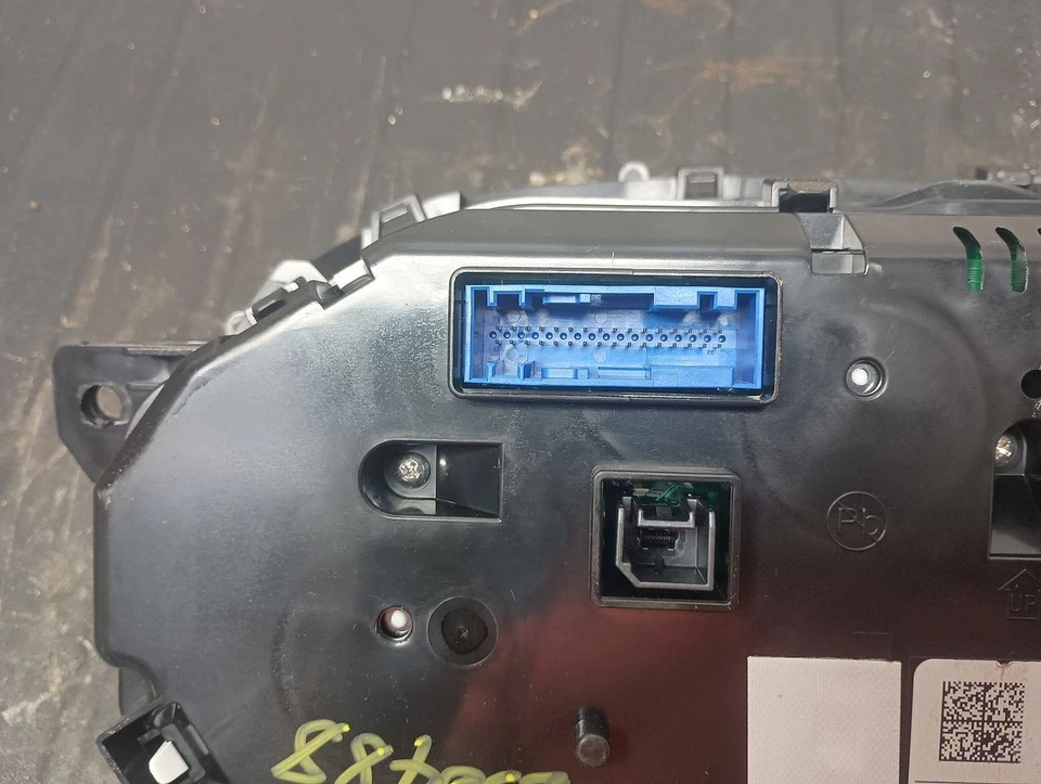 2022 GMC Acadia Speedometer 3060318 - Image 2 of 4