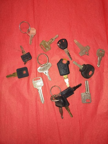 17 Pcs Heavy Equipment Keys CAT, NEW HOLLAND,  John Deere, Kubota,Case Etc