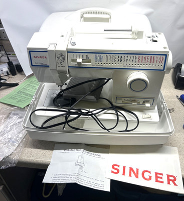 SINGER Electronic  Control Sewing Machine Model 5932 W/ Foot Pedal (TESTED)
