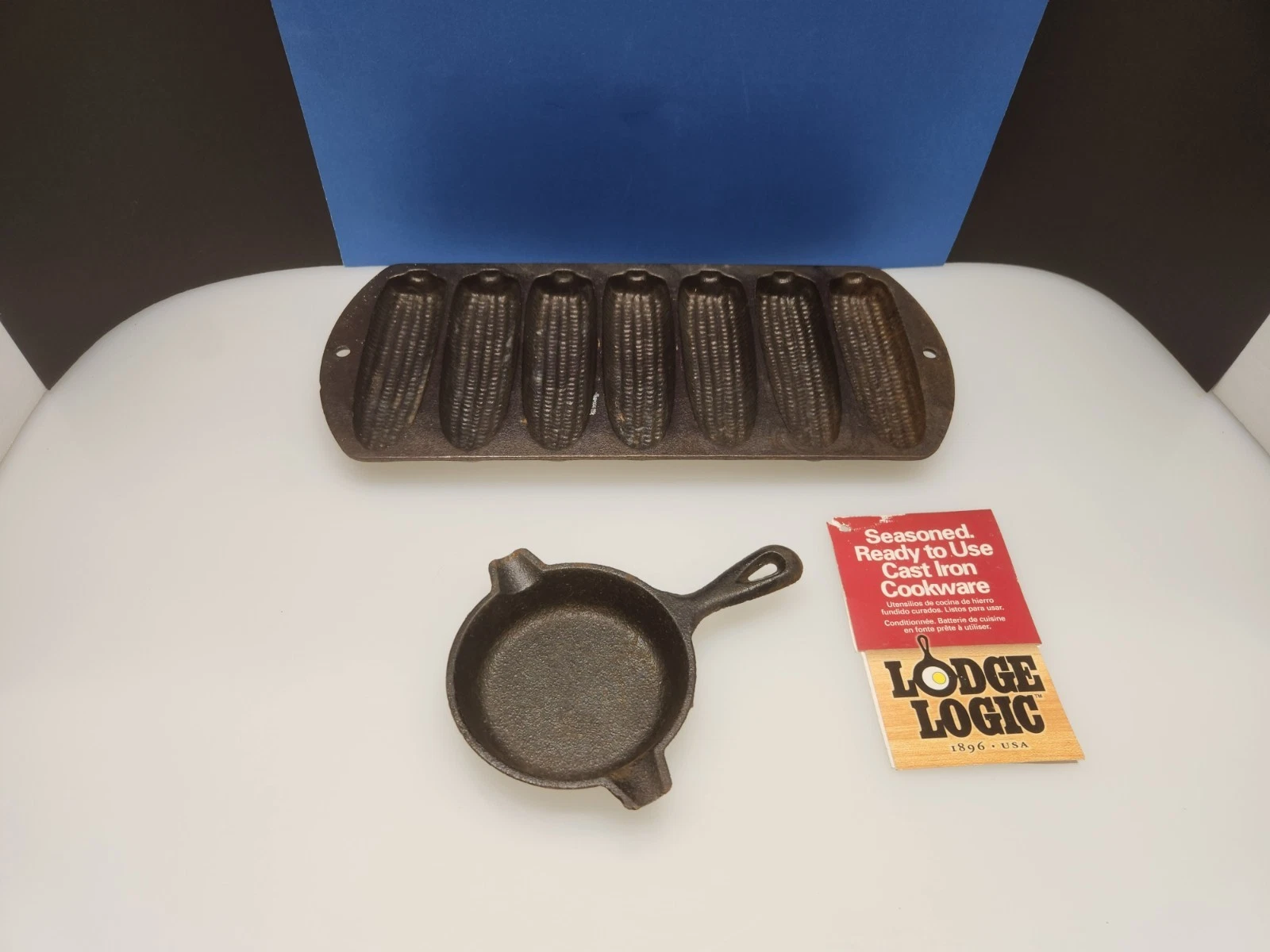 Lodge Cast Iron Lot 7 Ear Cornbread Pan & Mini Skillet