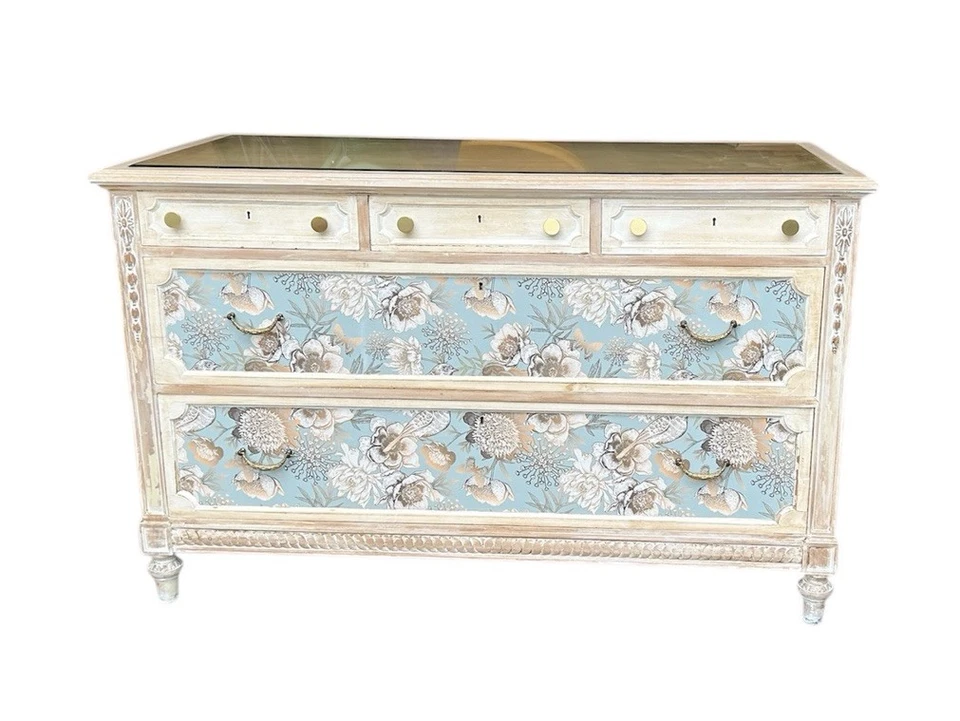 Aparador consola tocador buffet vintage cajones de pintura chippy y herrajes de latón Foto 2 de 4