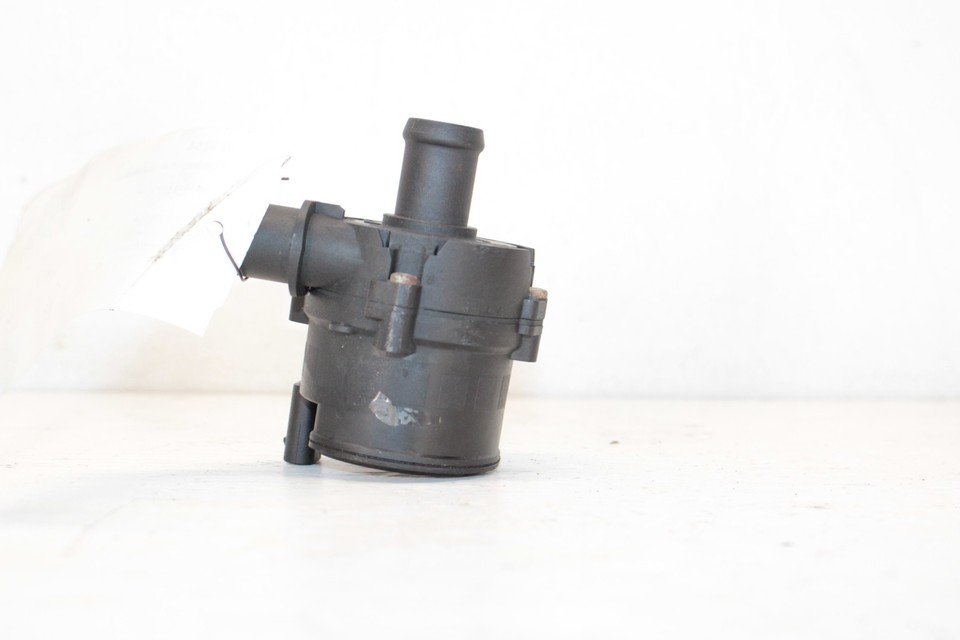 Volkswagen Passat B8 2.0 Diesel 2016 Electric auxiliary water pump