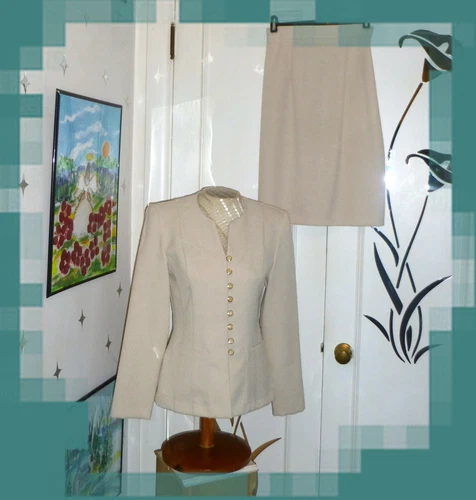  Women's Suit Size 6 DANI MAX
