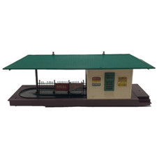 Vintage Lionel 356 Automatic Freight Station for parts or restoration 