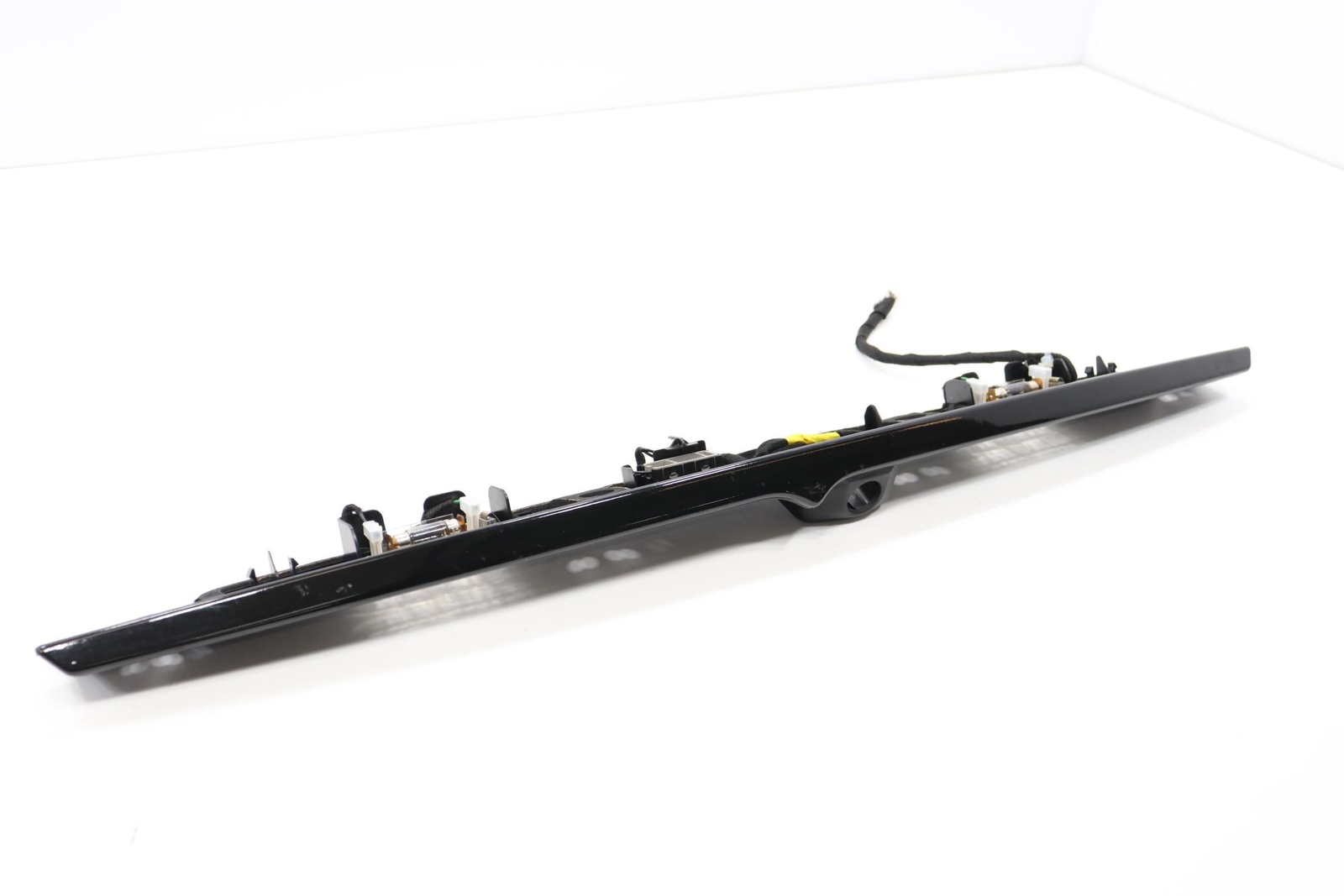 2014 - 2024 MASERATI QUATTROPORTE REAR TRUNK LID LICENSE LAMP FINISH MOLDING OEM