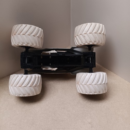 Monster Jam White Grave Digger BKT Large Die-cast Truck - Picture 5 of 16