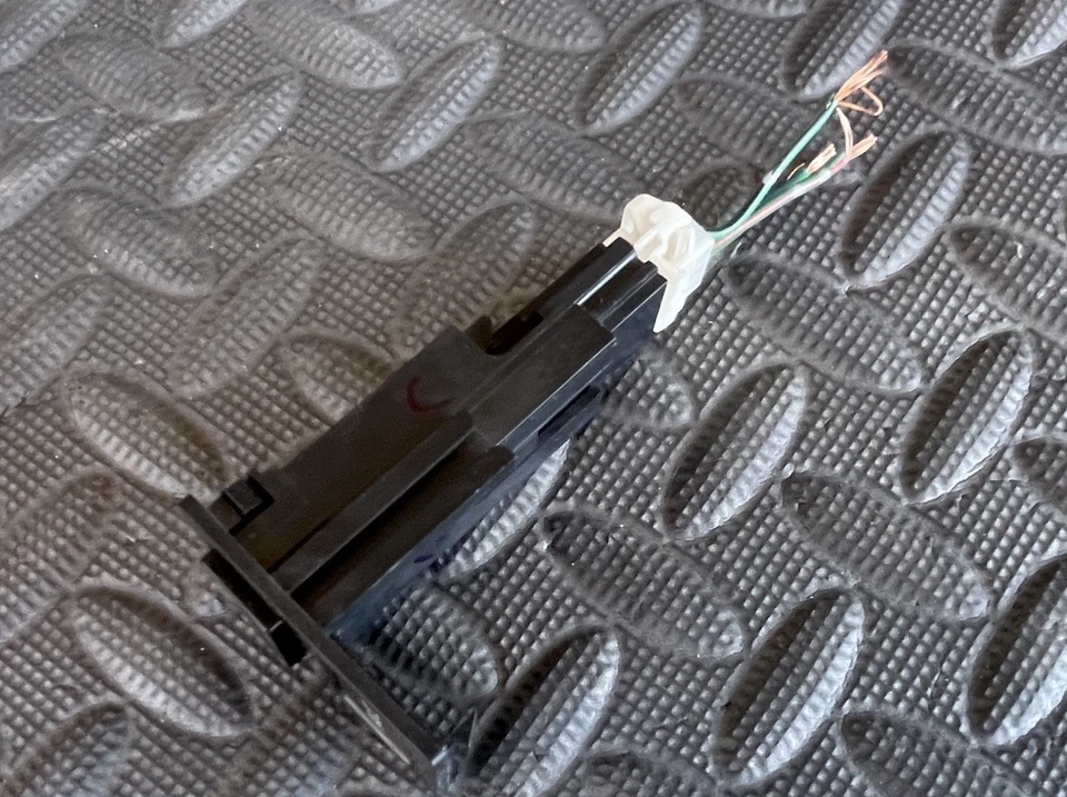 Оригинальный 3-контактный переключатель переменного тока для пикапа Nissan D21 1994 1995 1996 1997 годов выпуска с жестким кузовом - Изображение 4 из 4