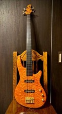 Quilted Maple Top Fretless Bass