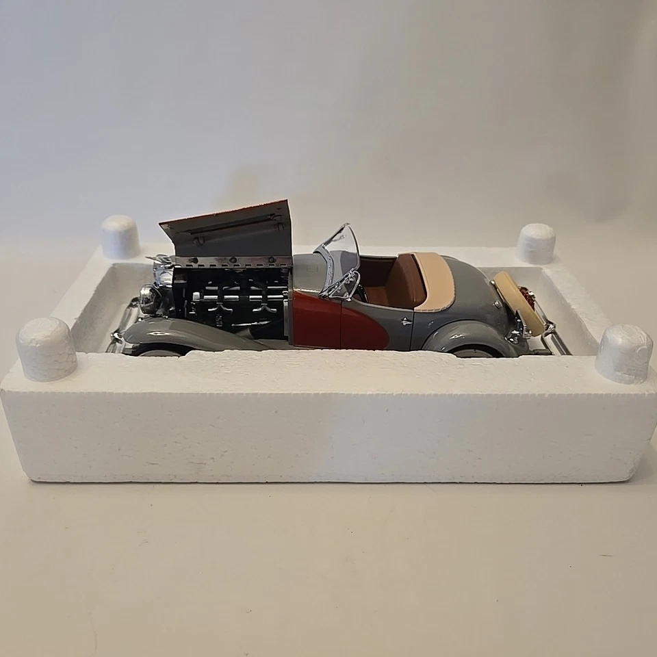1935 Duesenberg SSJ Danbury Mint 1:24 Diecast Model Red Gray - Image 2 of 4