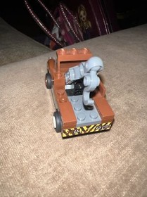 Tow Mater truck LEGO Disney Pixar Cars 2 Minifigure from set 8487