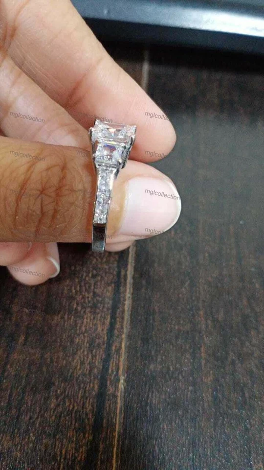 Помолвочное женское кольцо с искусственным бриллиантом огранки принцессы покрытое белым золотом 1,50 карата - Изображение 4 из 4