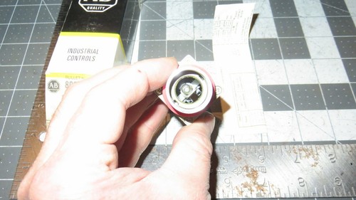Allen Bradley Interruptores, pulsadores, lentes, bloques de contacto E-Stop y accesorios - Imagen 97 de 177