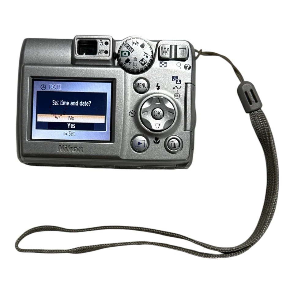 Nikon COOLPIX 4600 Digital Camera 4MP 3x Zoom Red-Eye Fix Silver Tested - Image 2 of 4