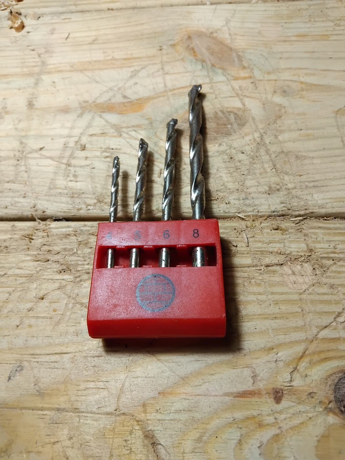 12pc Twist Drill Bit Set 3-8mm in Plastic Holders, Multicolour 4