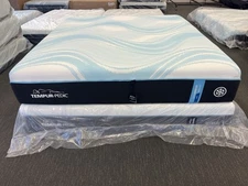 New Tempurpedic LuxeBreeze Soft 2.0 Cal-King Mattress + ProSmart Adjustable Base