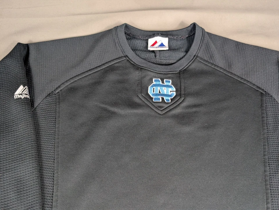 Suéter North Carolina Tacones Alquitranados Para Hombres Mediano Negro Majestuoso Base Térmica Cuello Redondo Foto 2 de 4