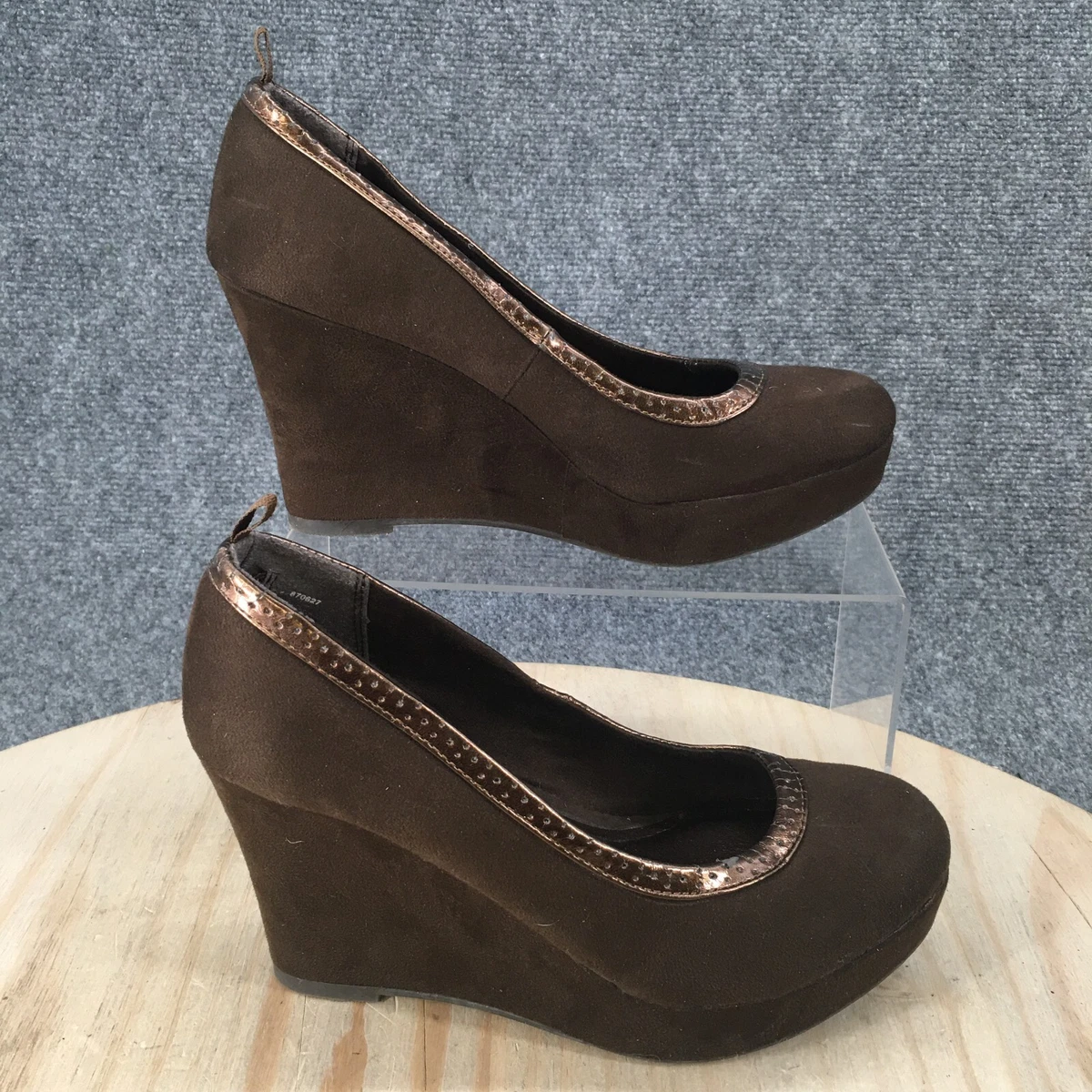 Gap in back of heels deals
