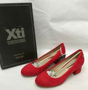 red pumps uk