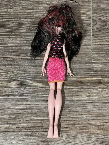 Monster High Draculaura Doll 11' Tall Preowned Very Good Condition - Picture 3 of 3
