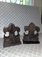 Bella Lux Heavy Stone, Marble Fleur de Lis Book Ends-made in India