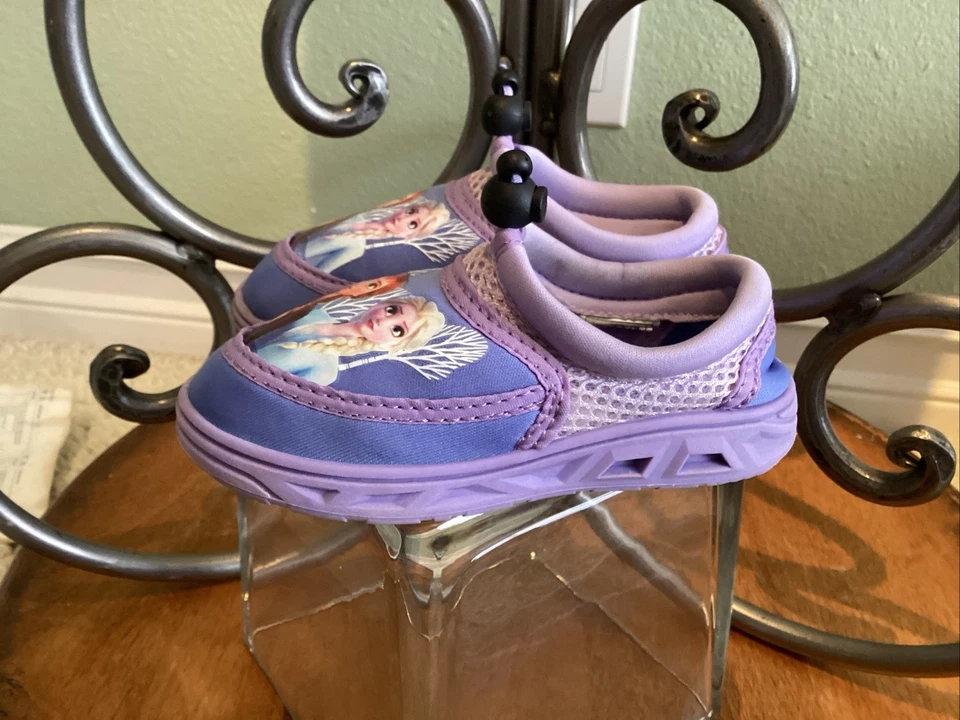 Zapatos de agua Disney Frozen para niñas tallas 7/8 Foto 3 de 4