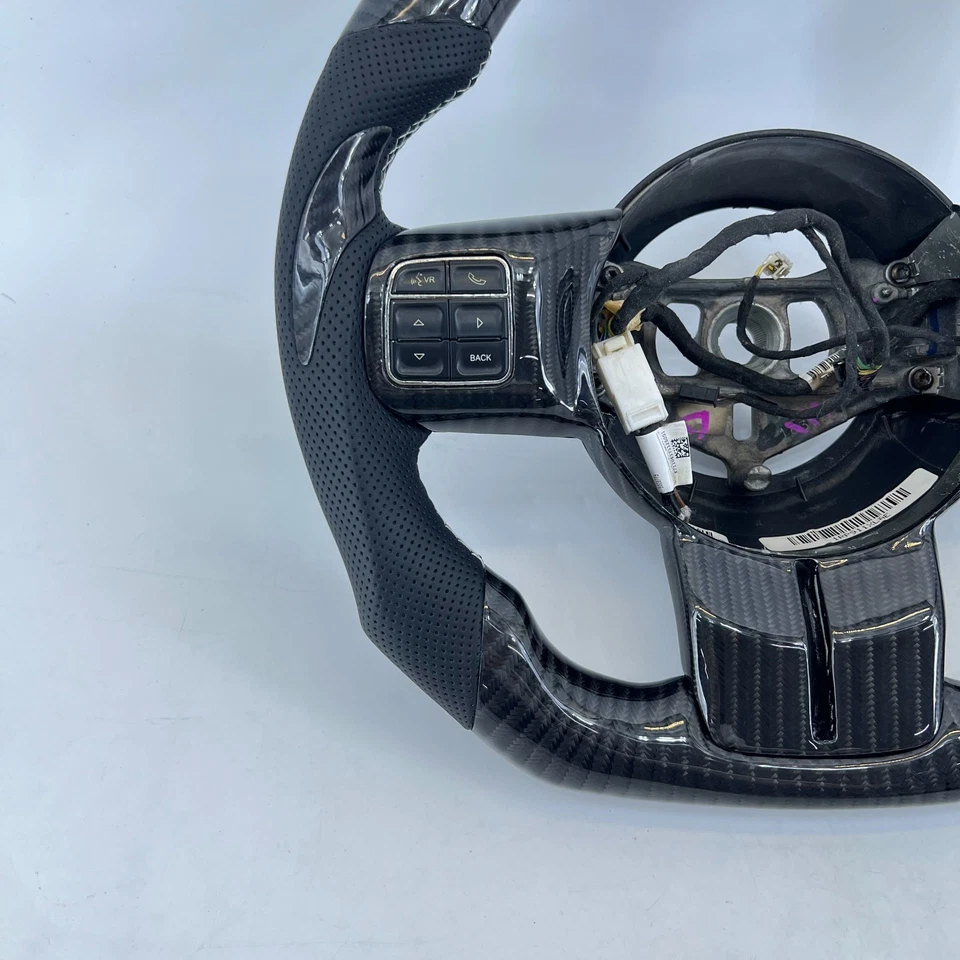 Volante de fibra de carbono real para Jeep Wrangler JK Grand Cherokee 2011-2017 Foto 3 de 4