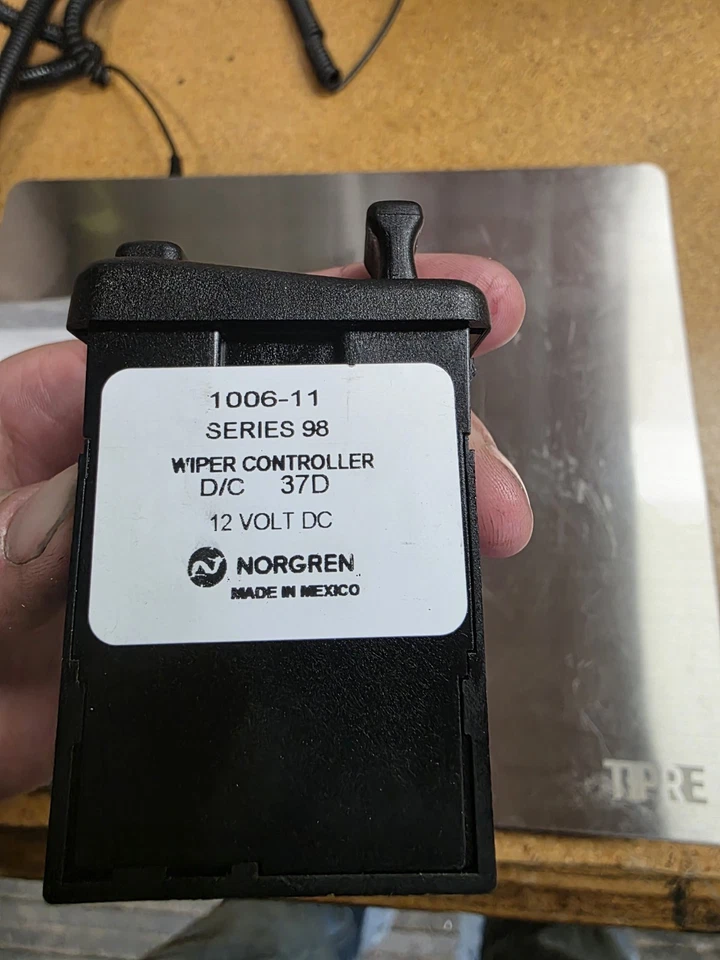 INTERRUPTOR CONTROL LIMPIAPARABRISAS NORGREN 1006-11 / 100611 (TOTALMENTE NUEVO) GT/HERION, 12V Foto 2 de 4
