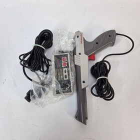 Nintendo NES Deluxe Set System Console w/ Rob the Robot CIB