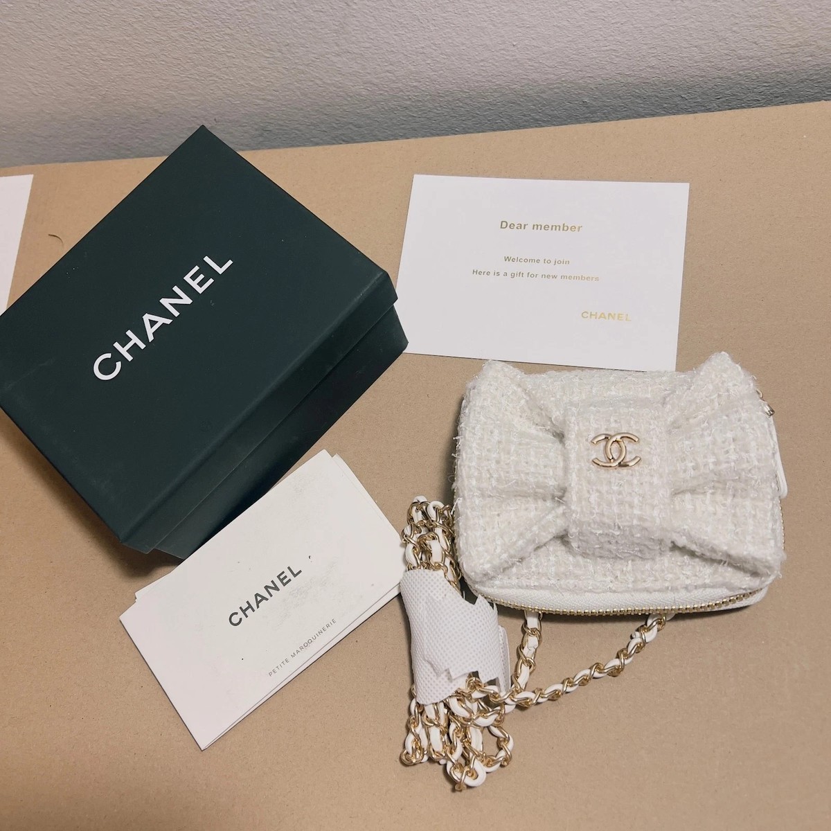 VIP特典 ホワイト ツイード チェーンバッグ 希少 可愛い 上品 CHANEL Beaute VIP Gift Snow White Bow Chain Crossbody Card Pouch