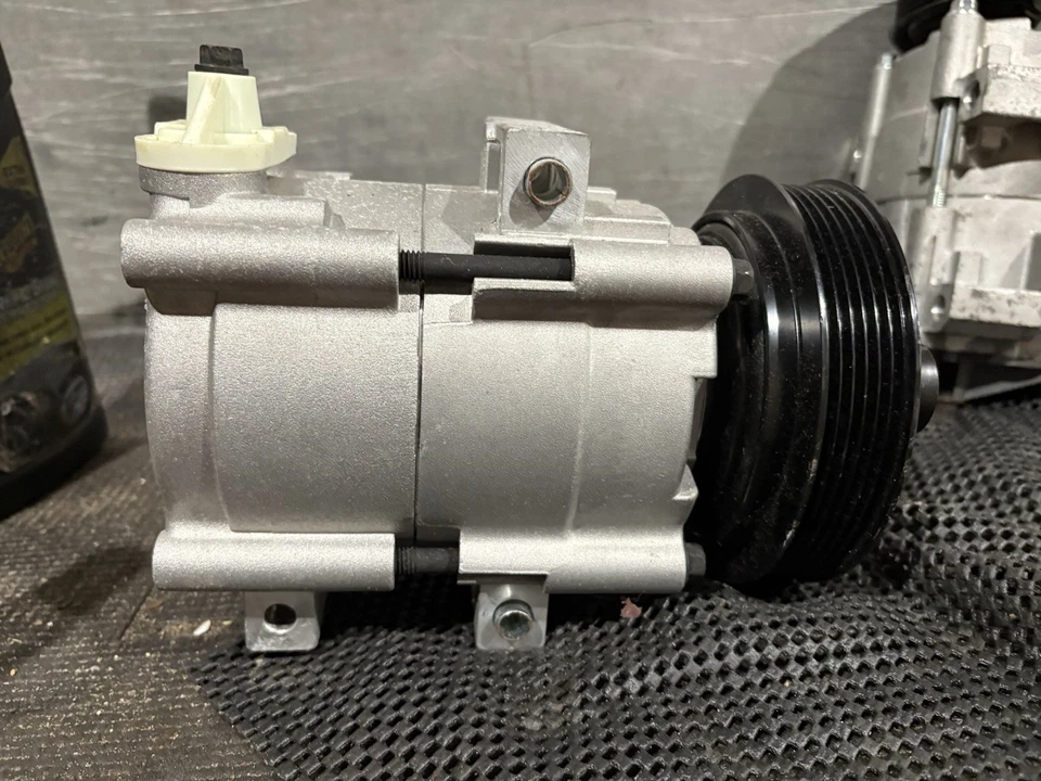 Compresor de aire acondicionado Ford Lincoln OEM G2MJ-19D629-XA Motorcraft - Explorer Edge Taurus Foto 3 de 3