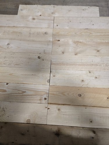Pallet timber . 1 square