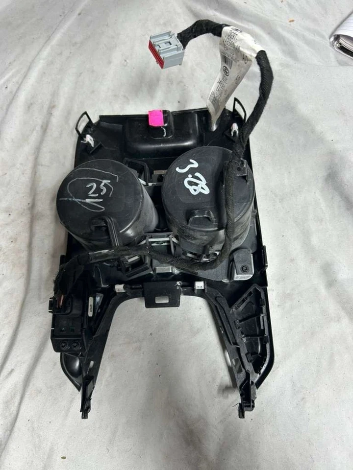 Console dianteiro Ford Fusion 2013-2016 suporte duplo para copo de bebida DG9T-14B560-AD - Imagem 2 de 2