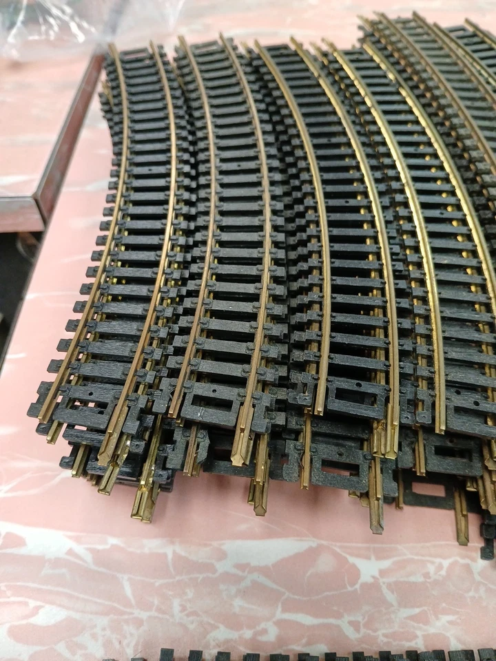 Lote De Colección 110 Piezas ATLAS/Tyco HO Latón Como Está Track Str Interruptores Curvos LEER Foto 2 de 4