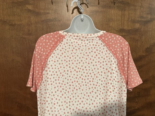 E Luna Short Sleeve Henley Swing Top Womens S Ivory & Pink Floral Knit EUC - Picture 14 of 16