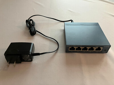 TP-Link 5-port Gigabit Desktop Switch TL-SG105 with Adapter - Used