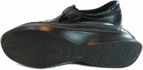 Black leather SAS Roamer women’s shoe with closed lacing, textured sole, and visible SAS logo on heel.