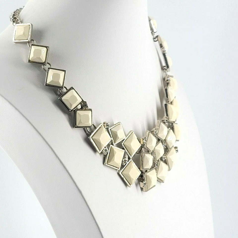 LOFT Blanco Geométrico Cuadrado Tono Plata Babero Distintivo Collar 24" Foto 3 de 4