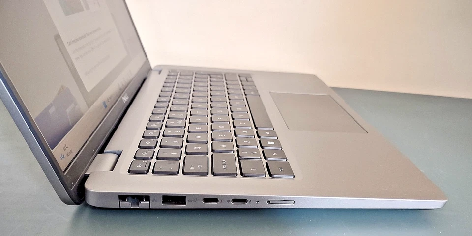 Dell Latitude 5440 · i7-1265U · 8GB · 1TB, photo 4 of 5