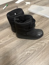 Childrens Place Kid Winter Snow Boot Black Fleece Lined Treaded Outsole NWT Sz 2