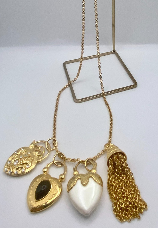 Vintage JOAN RIVERS Signed 3 HEARTS CHARMS & Tassel Necklace Gold-plated N8